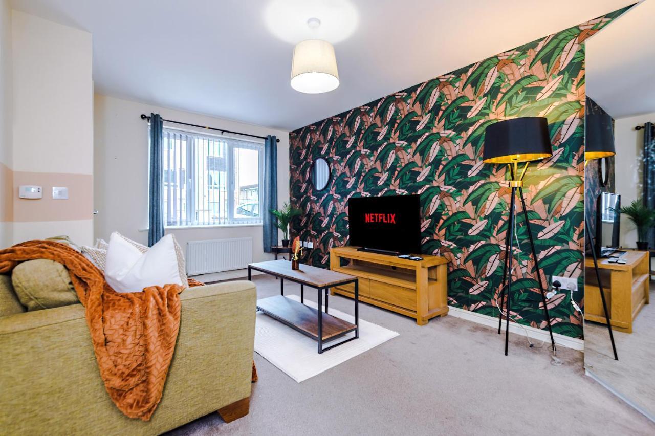 Chic 2 Bed House With Garden & Free Parking Holiday home Manchester